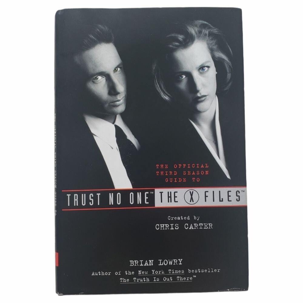 TRUST NO ONE : THE X-Files Book (1996)